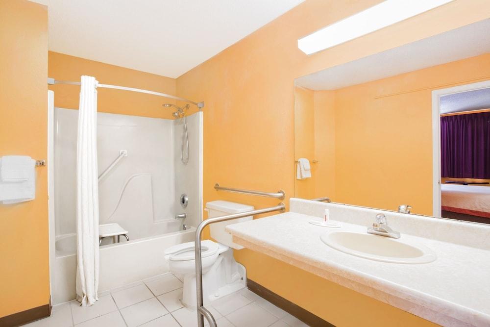 Americas Best Value Inn Darien Buitenkant foto