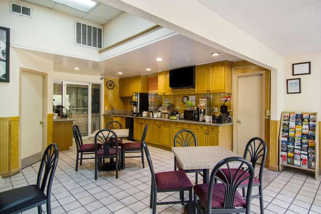 Americas Best Value Inn Darien Buitenkant foto