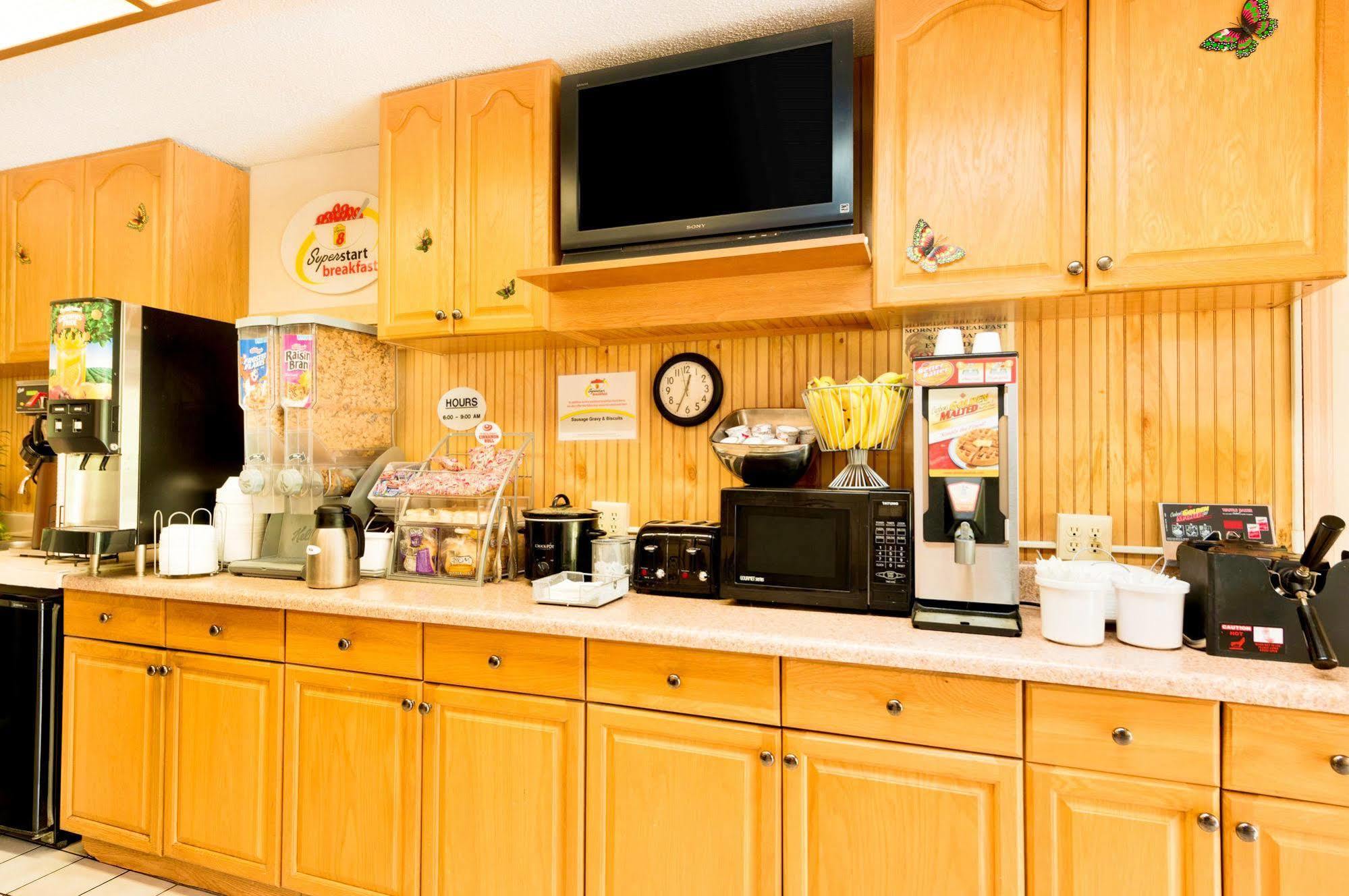 Americas Best Value Inn Darien Buitenkant foto