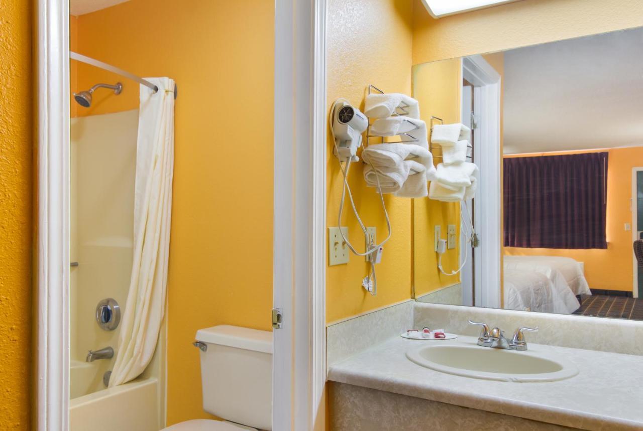 Americas Best Value Inn Darien Buitenkant foto
