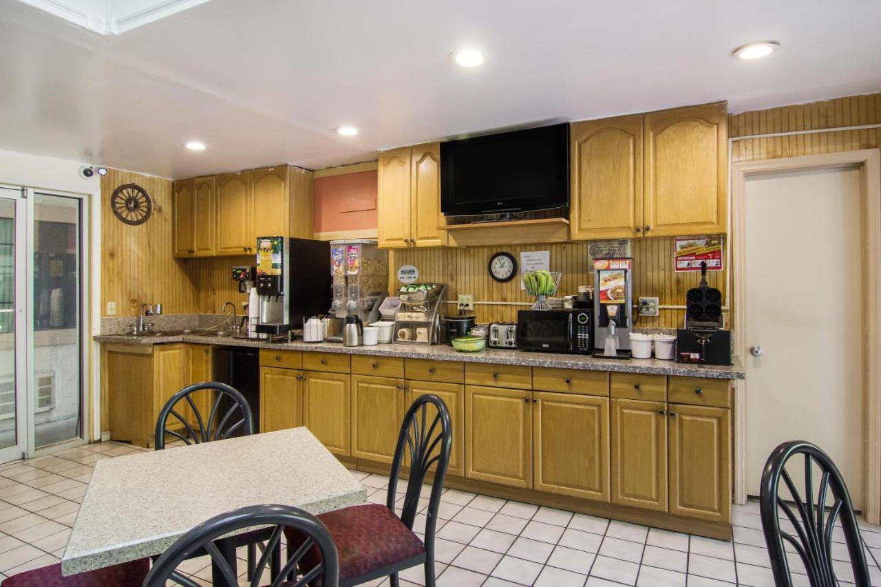 Americas Best Value Inn Darien Buitenkant foto