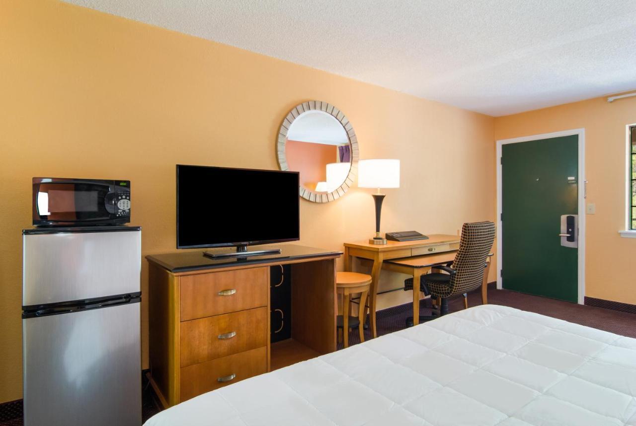 Americas Best Value Inn Darien Buitenkant foto