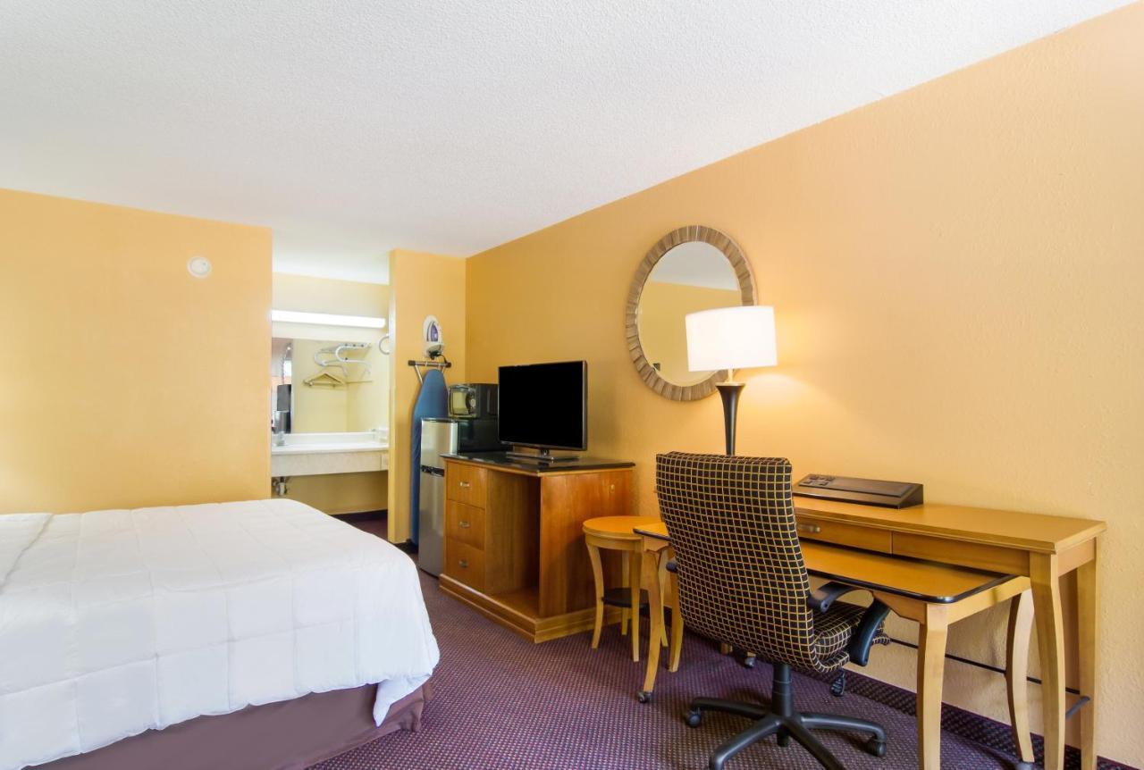 Americas Best Value Inn Darien Buitenkant foto